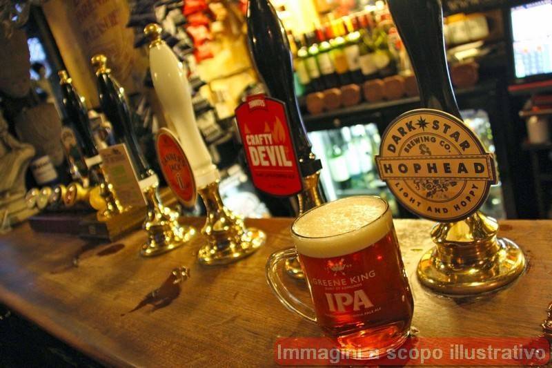 negozio in vendita a Corigliano-Rossano in zona Rossano Stazione