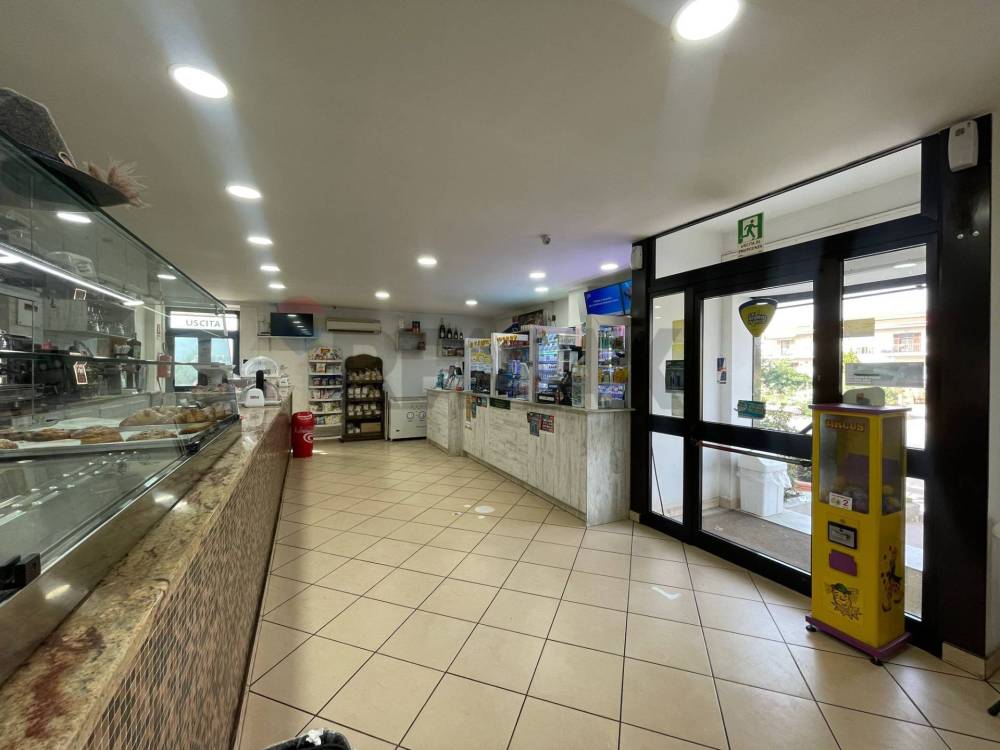 negozio in vendita a Corigliano-Rossano in zona Torricella