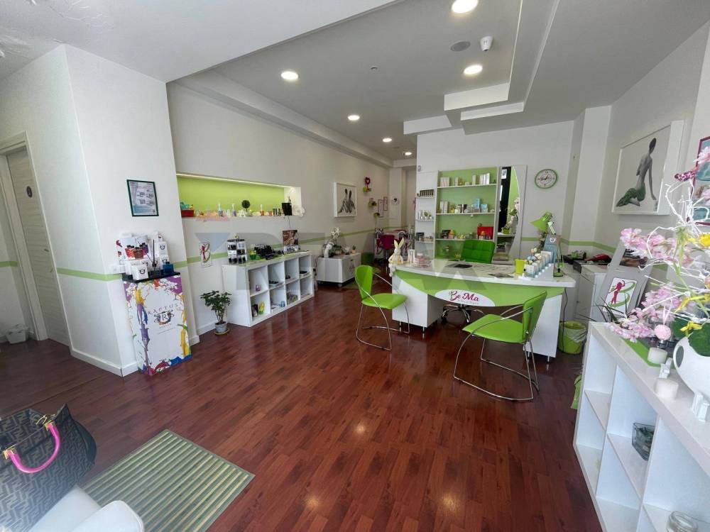 negozio in vendita a Corigliano-Rossano in zona Corigliano Calabro