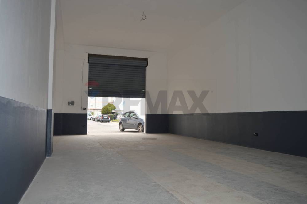 locale commerciale in vendita a Corigliano-Rossano in zona Corigliano Calabro