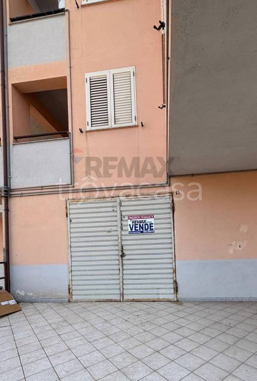 locale commerciale in vendita a Corigliano-Rossano in zona Cantinella