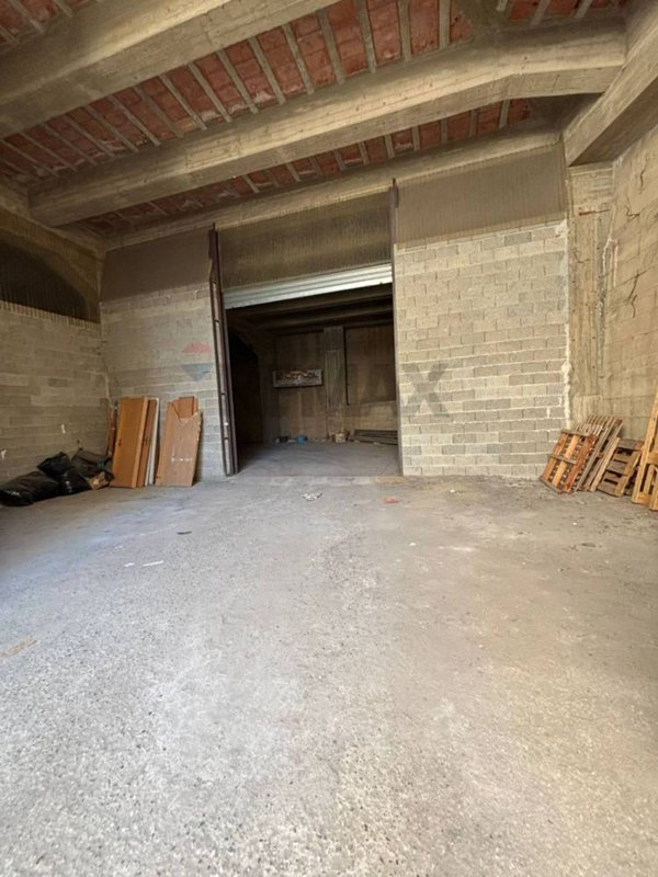 locale di sgombero in vendita a Corigliano-Rossano in zona Corigliano Calabro