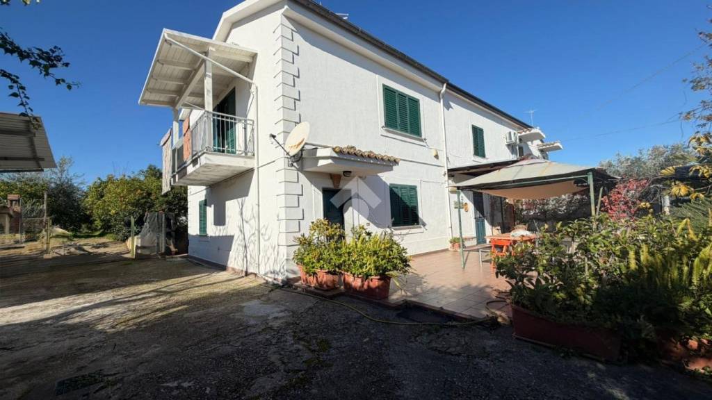 casa indipendente in vendita a Corigliano-Rossano in zona Piragineti