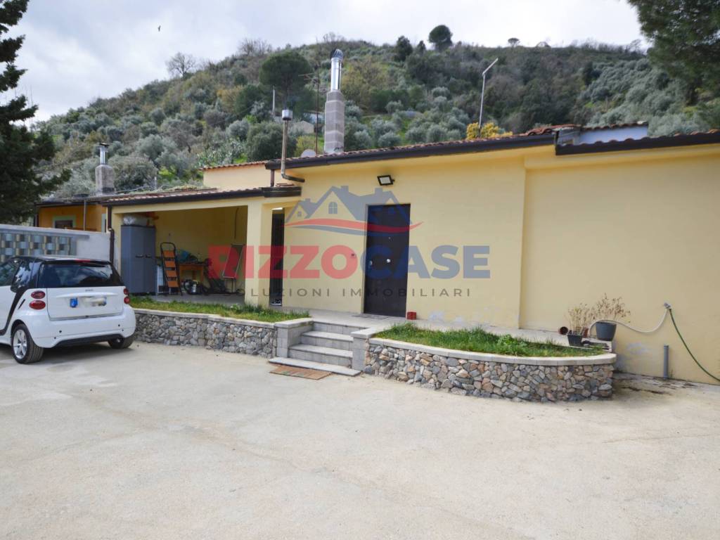 casa indipendente in vendita a Corigliano-Rossano in zona Rossano
