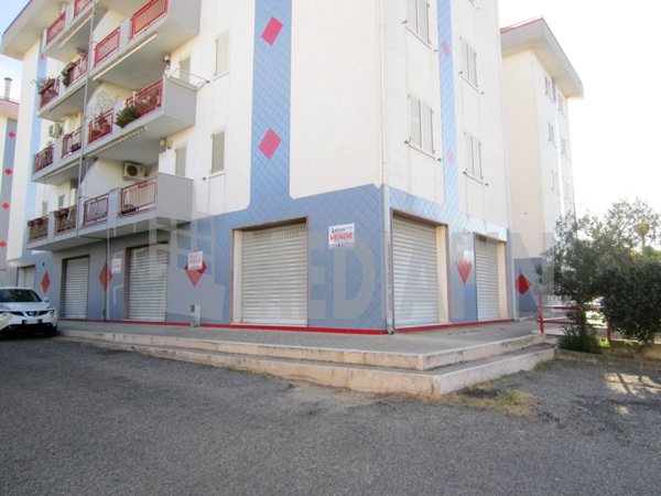 locale di sgombero in vendita a Corigliano-Rossano in zona Rossano