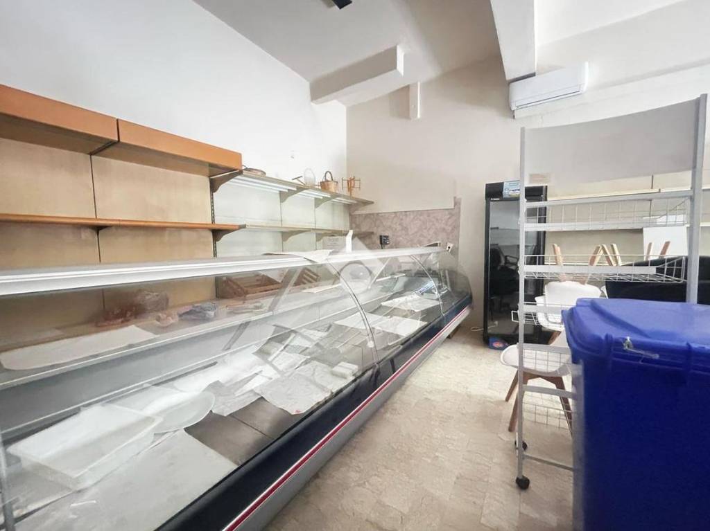 locale commerciale in vendita a Corigliano-Rossano