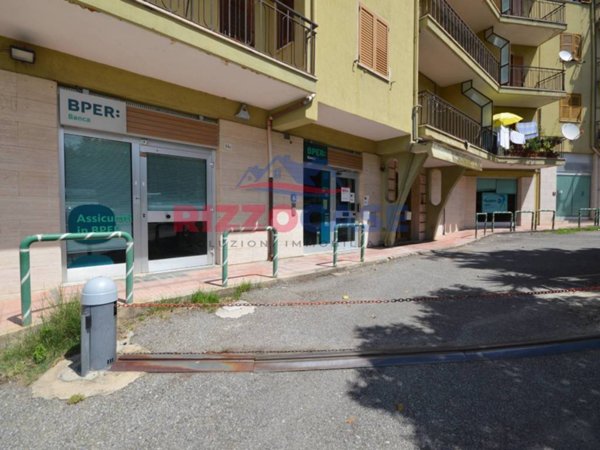 negozio in vendita a Corigliano-Rossano in zona Rossano