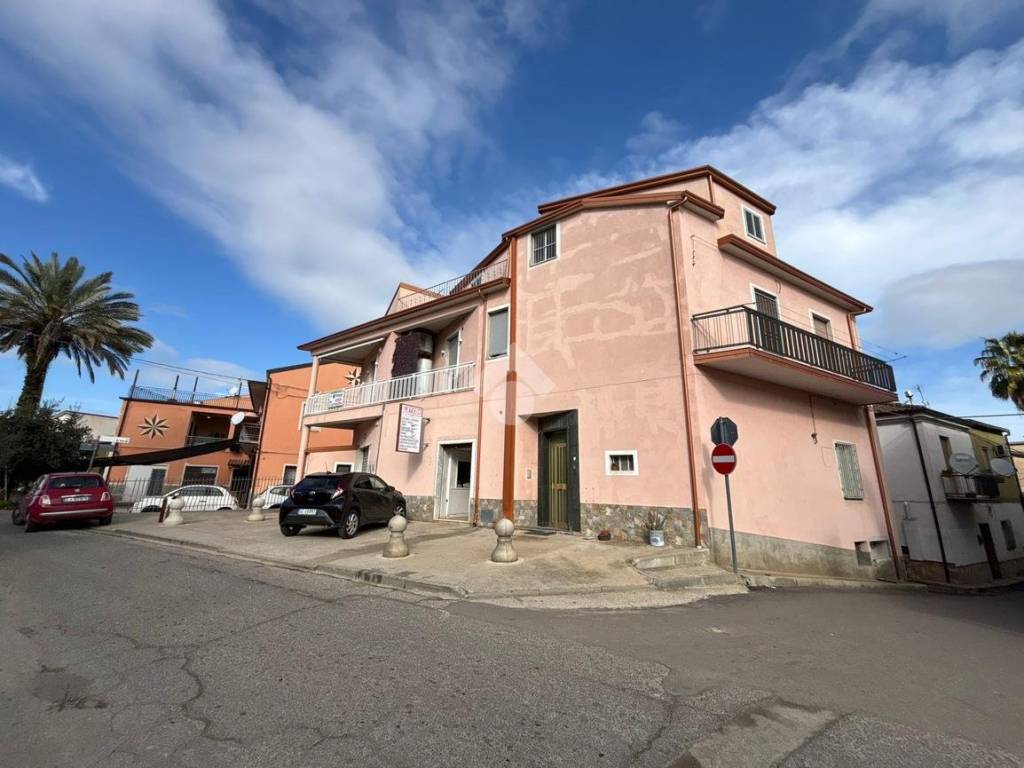 intera palazzina in vendita a Corigliano-Rossano in zona Cantinella