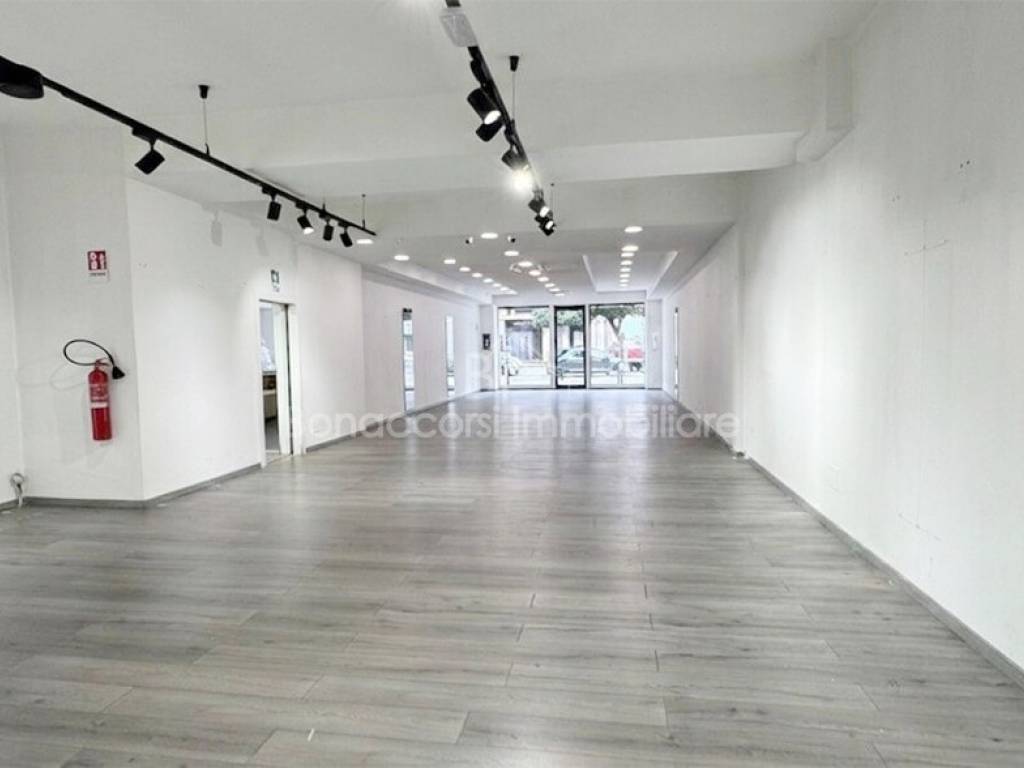 negozio in vendita a Corigliano-Rossano in zona Rossano