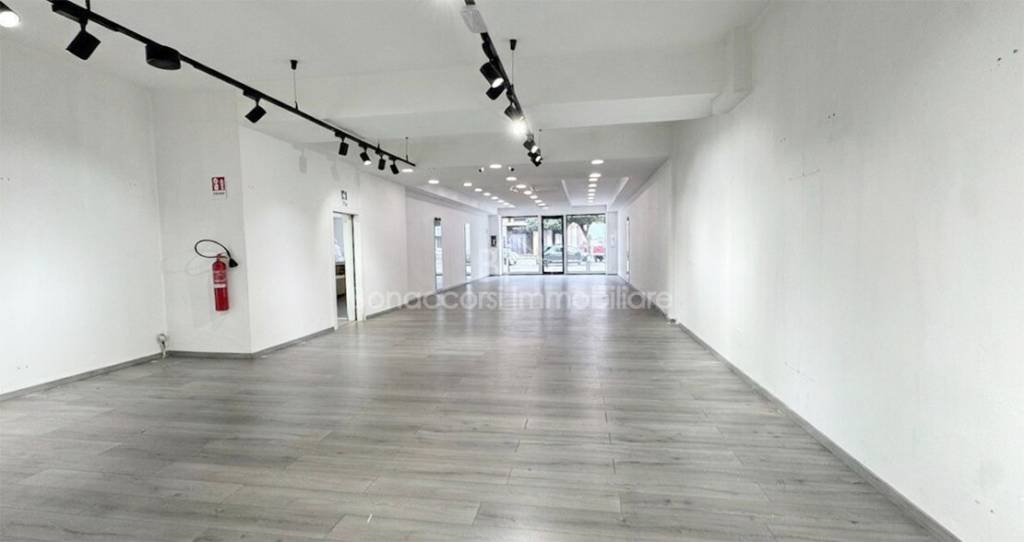 negozio in vendita a Corigliano-Rossano in zona Rossano