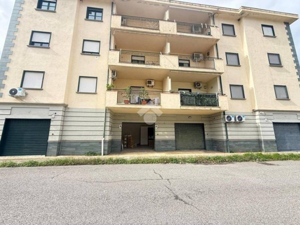 locale commerciale in vendita a Corigliano-Rossano in zona Rossano