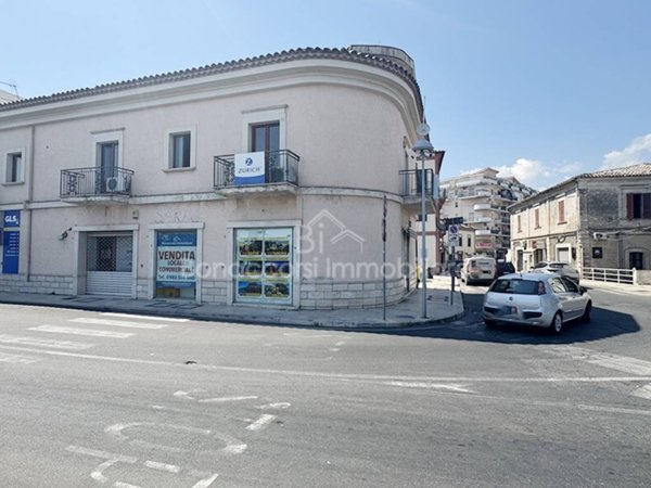 negozio in vendita a Corigliano-Rossano in zona Rossano Stazione