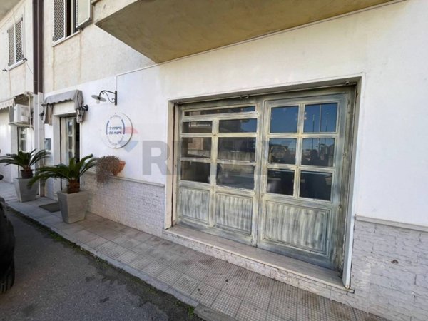 negozio in vendita a Corigliano-Rossano in zona Corigliano Calabro
