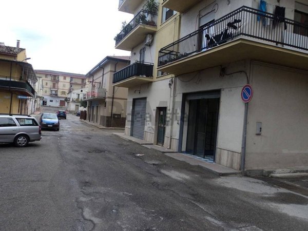 locale commerciale in vendita a Corigliano-Rossano in zona Corigliano Calabro
