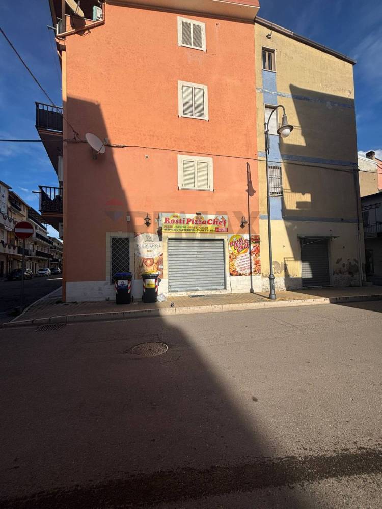 negozio in vendita a Corigliano-Rossano in zona Corigliano Calabro