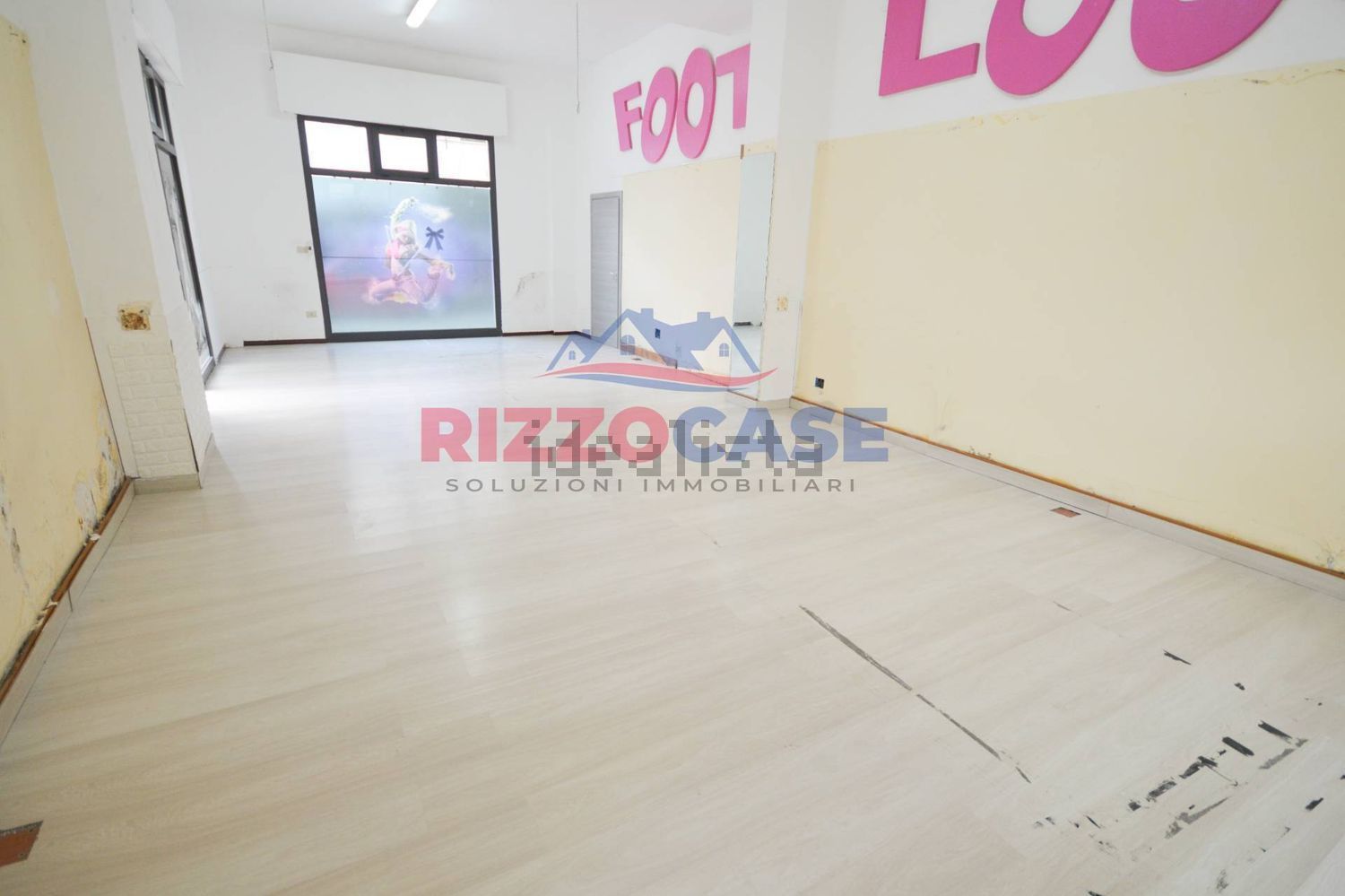 locale commerciale in vendita a Corigliano-Rossano in zona Rossano