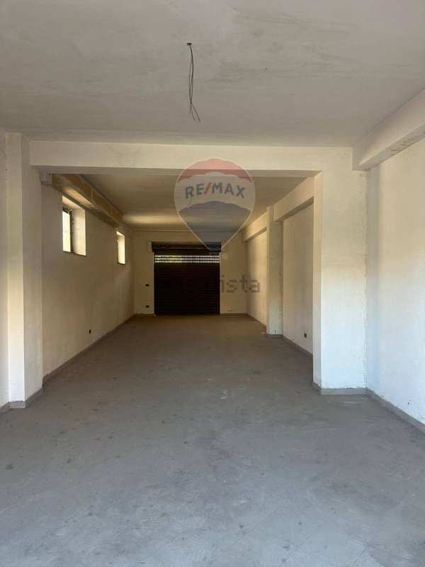 locale commerciale in vendita a Corigliano-Rossano in zona Corigliano Calabro