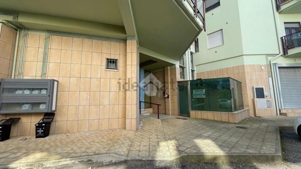 negozio in vendita a Corigliano-Rossano in zona Rossano