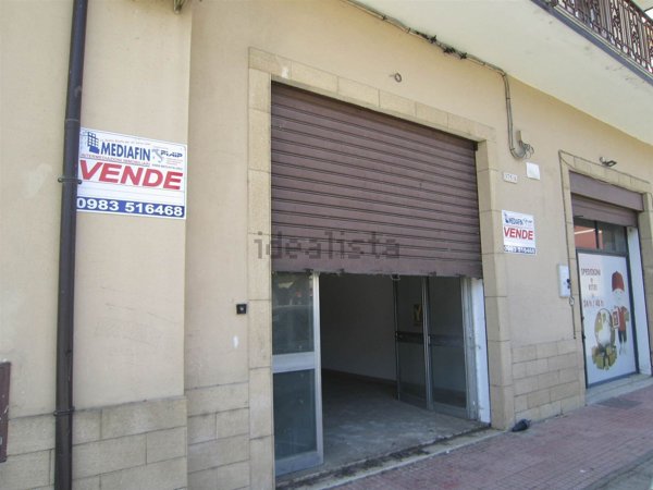 locale di sgombero in vendita a Corigliano-Rossano in zona Corigliano Calabro