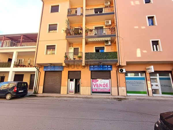 locale commerciale in vendita a Corigliano-Rossano