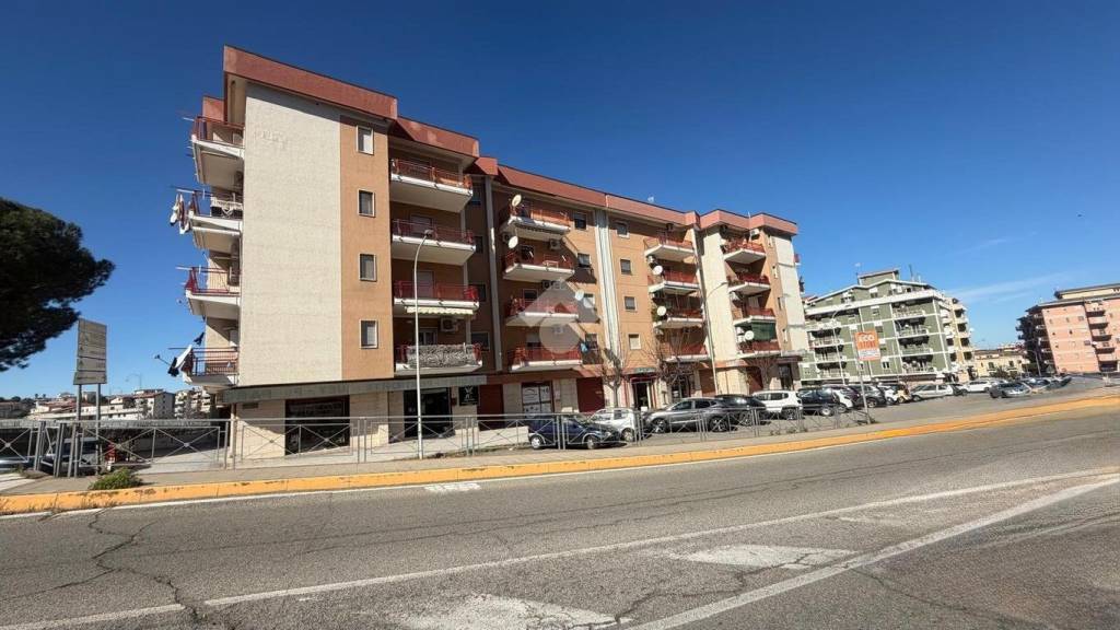 locale di sgombero in vendita a Corigliano-Rossano in zona Rossano