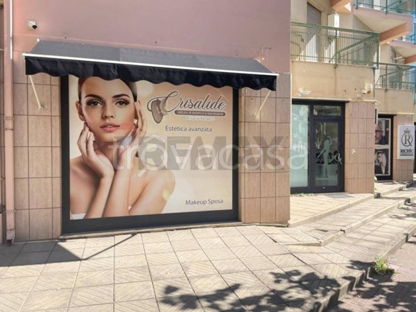 negozio in vendita a Corigliano-Rossano in zona Corigliano Calabro