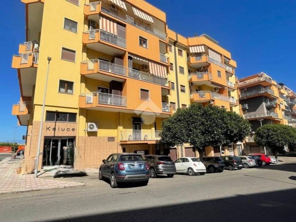 locale commerciale in vendita a Corigliano-Rossano in zona Rossano Stazione