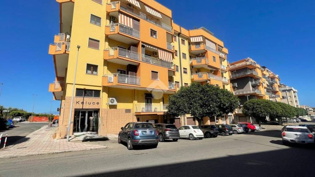 locale commerciale in vendita a Corigliano-Rossano in zona Rossano