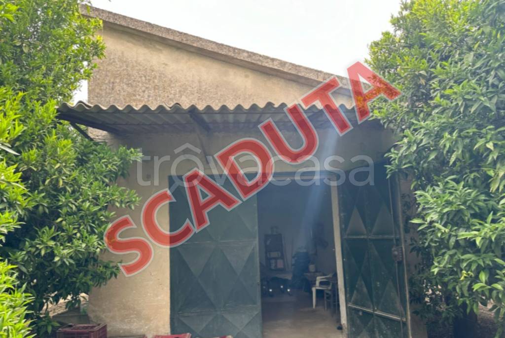 locale commerciale in vendita a Corigliano-Rossano in zona Corigliano Calabro