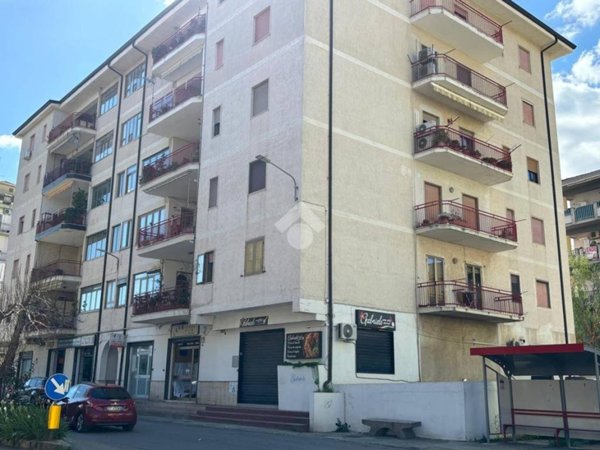 locale commerciale in vendita a Corigliano-Rossano