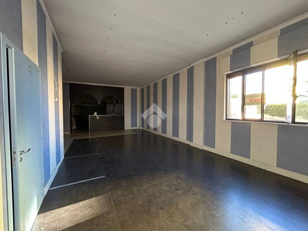 locale commerciale in vendita a Corigliano-Rossano