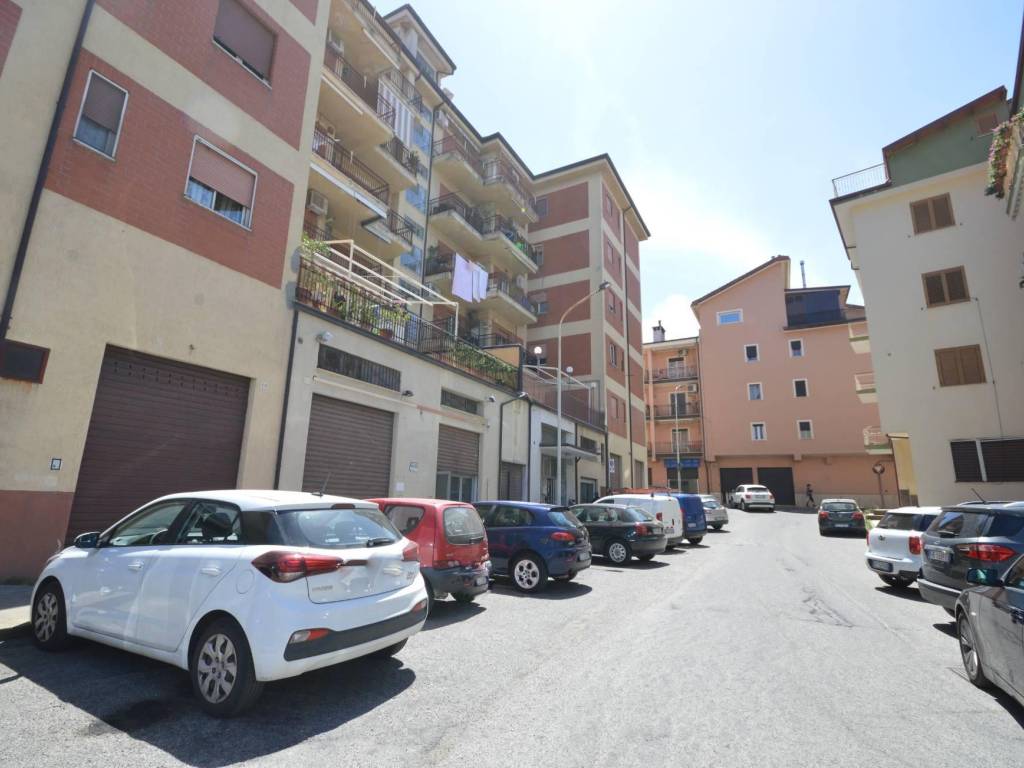 negozio in vendita a Corigliano-Rossano in zona Rossano
