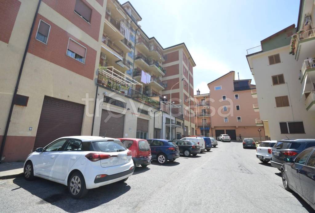 negozio in vendita a Corigliano-Rossano in zona Rossano