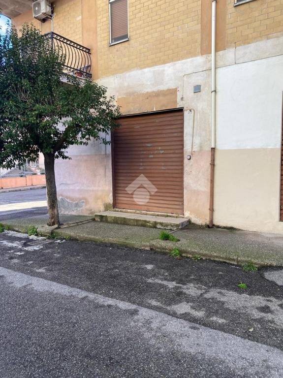 locale commerciale in vendita a Corigliano-Rossano in zona Rossano