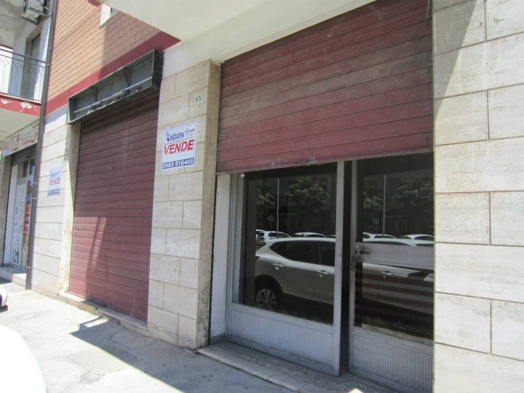 negozio in vendita a Corigliano-Rossano in zona Rossano Stazione