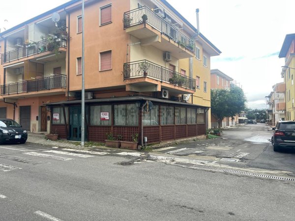 locale commerciale in vendita a Corigliano-Rossano