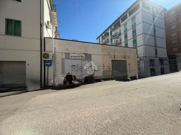 locale di sgombero in vendita a Corigliano-Rossano in zona Rossano