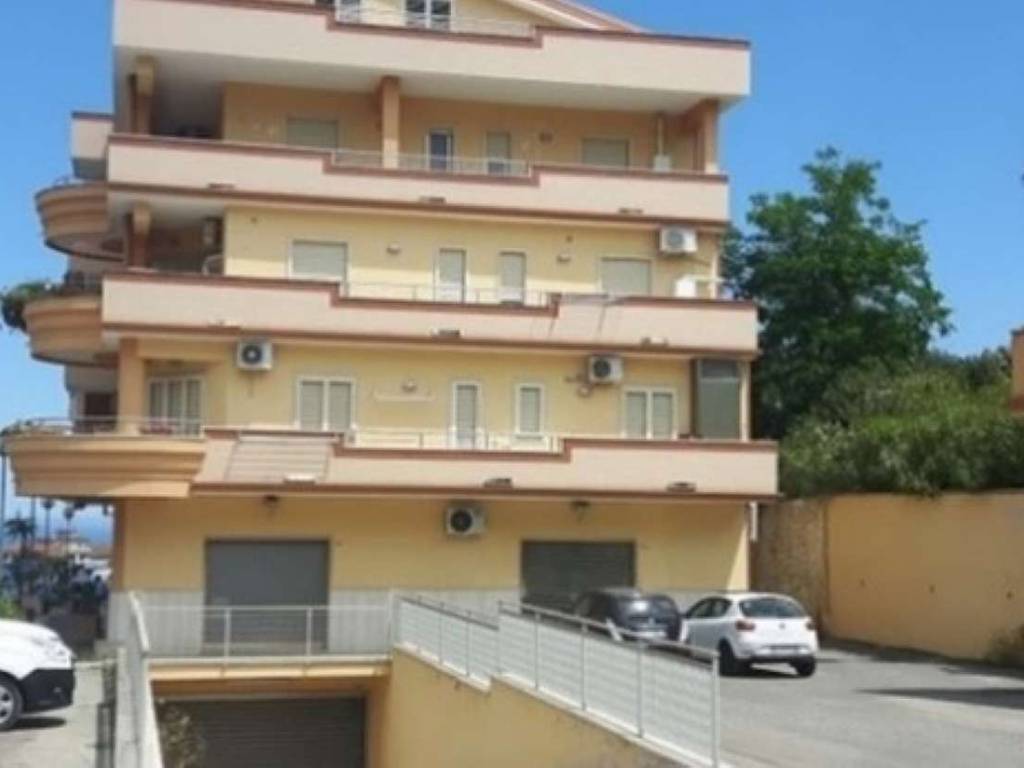 negozio in vendita a Corigliano-Rossano in zona Rossano