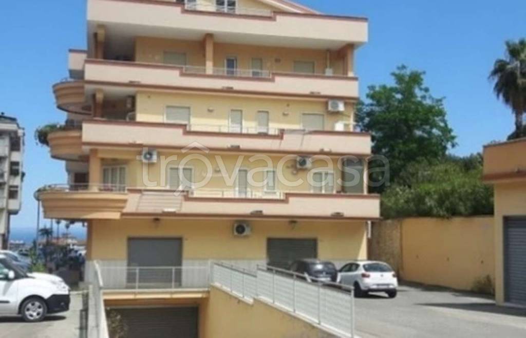 negozio in vendita a Corigliano-Rossano in zona Rossano