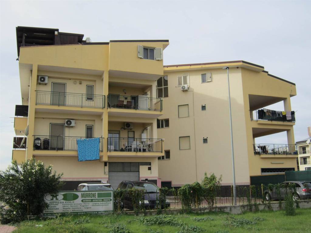 locale commerciale in vendita a Corigliano-Rossano in zona Rossano Stazione