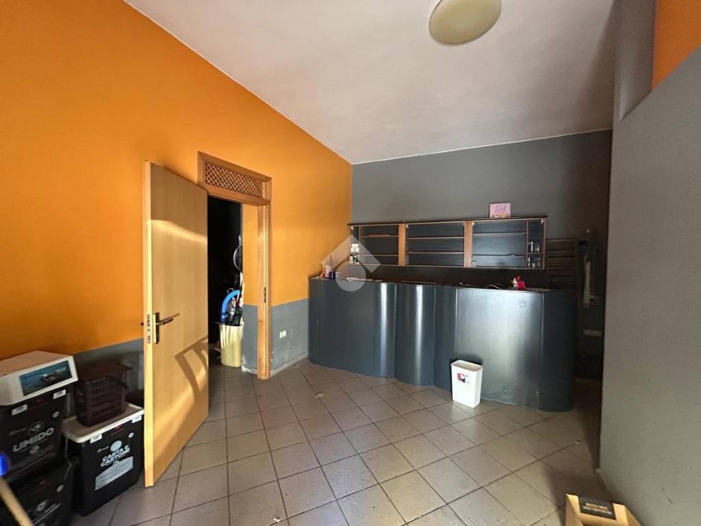 locale commerciale in vendita a Corigliano-Rossano