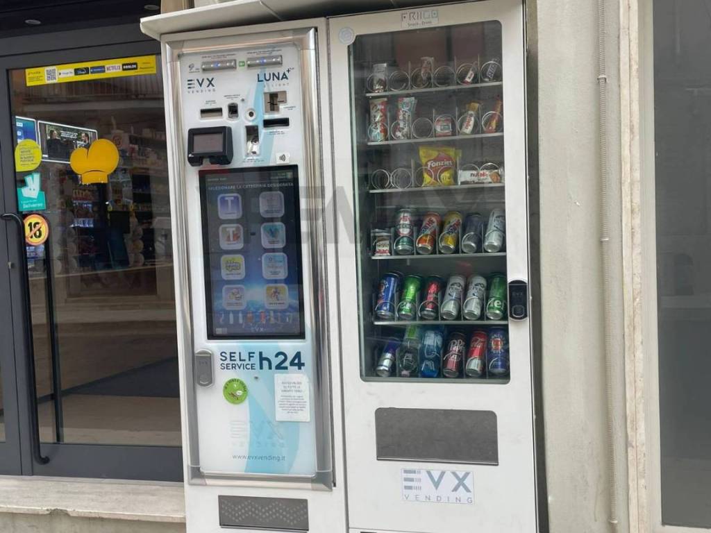 negozio in vendita a Corigliano-Rossano in zona Corigliano Calabro