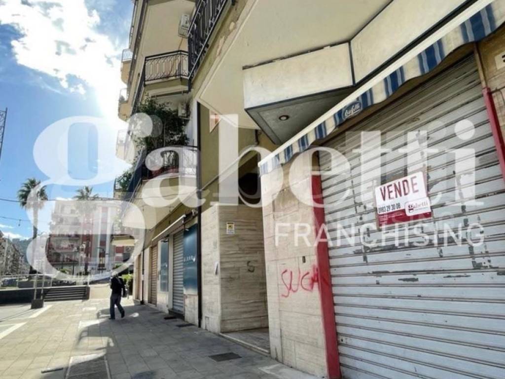 locale commerciale in vendita a Corigliano-Rossano in zona Rossano Stazione