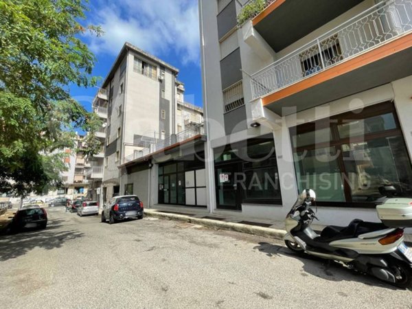 locale commerciale in vendita a Corigliano-Rossano in zona Rossano Stazione