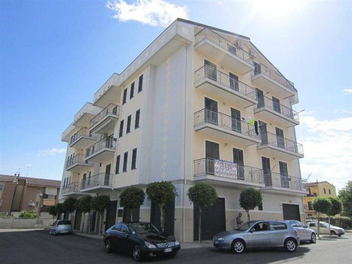 locale commerciale in vendita a Corigliano-Rossano in zona Rossano Stazione