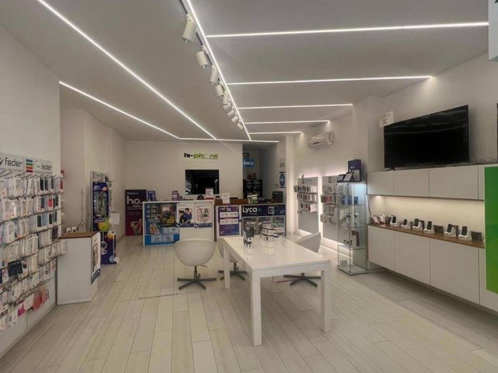 locale commerciale in vendita a Corigliano-Rossano in zona Rossano Stazione