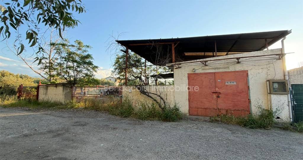 locale di sgombero in vendita a Corigliano-Rossano