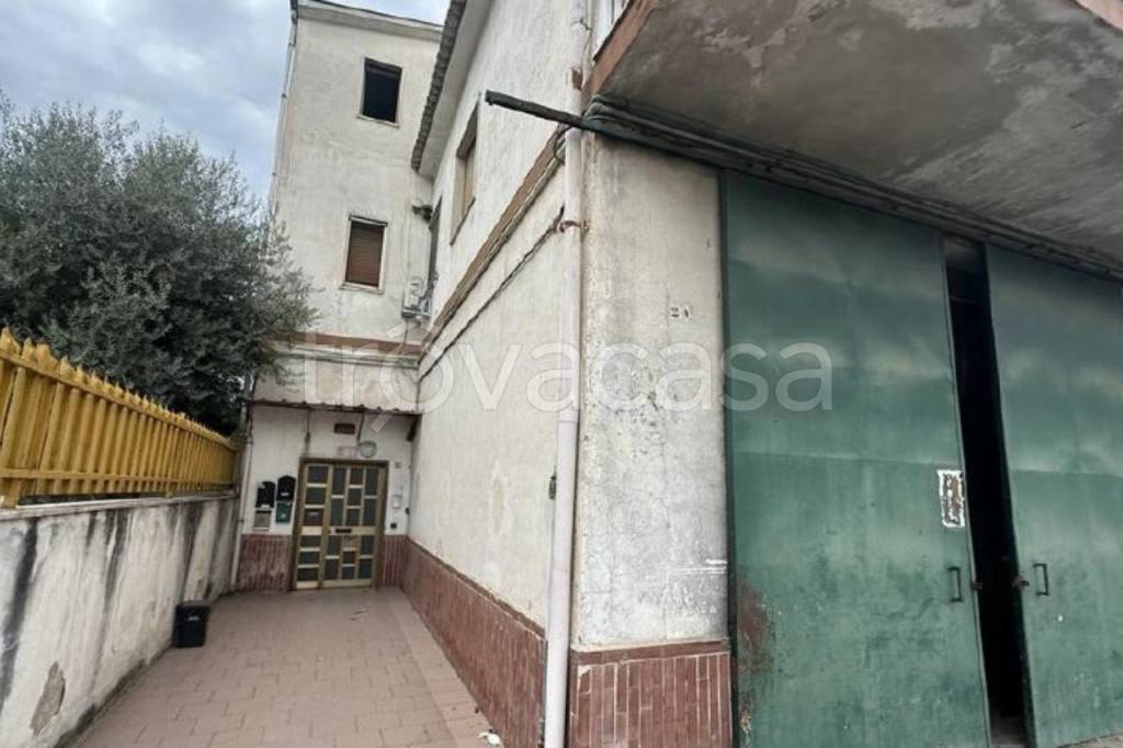 locale commerciale in vendita a Corigliano-Rossano