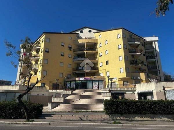 locale commerciale in vendita a Corigliano-Rossano in zona Fabrizio Piccolo