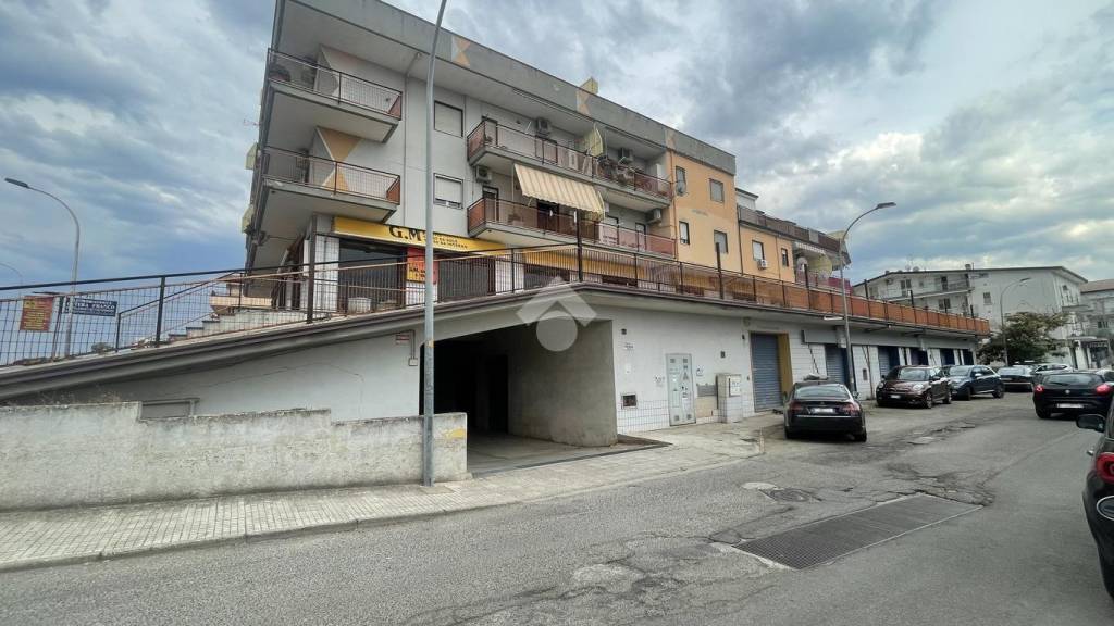locale commerciale in vendita a Corigliano-Rossano in zona Rossano